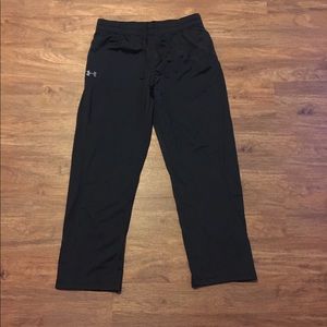 Black sweatpants.
